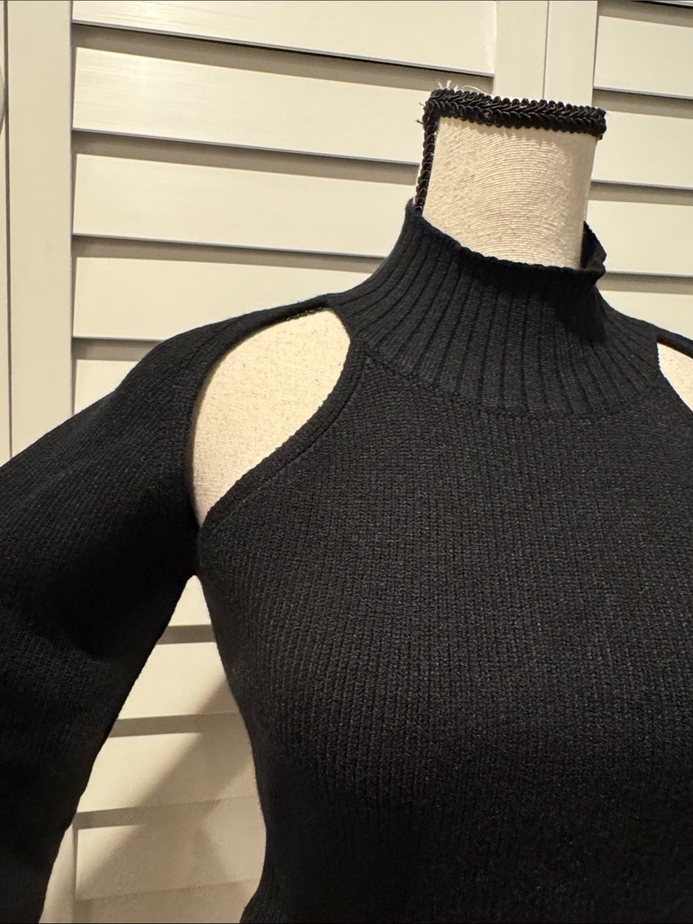 Commense NWT Black Cutout Turtleneck Cropped Sweater - Picture 2 of 7